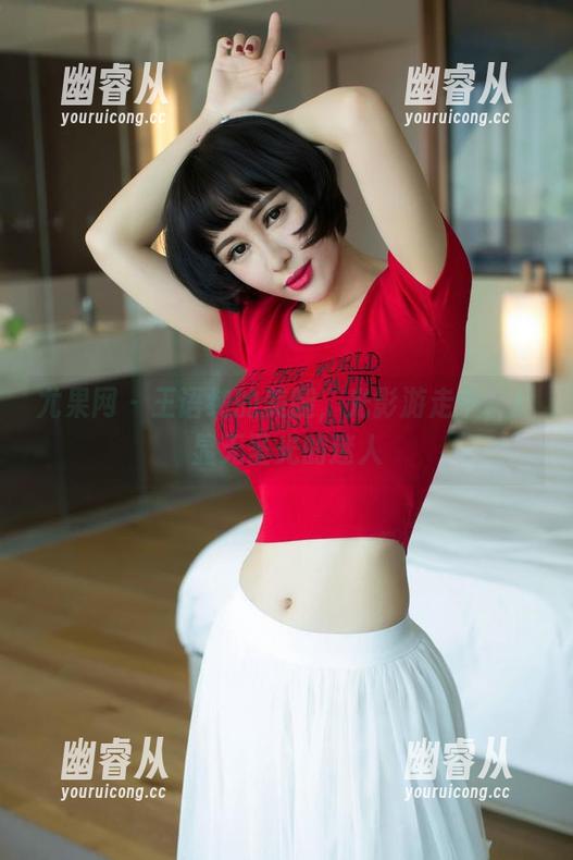 尤果网 - 王语纯的美腿，光影游走中，尽显无圣光的迷人