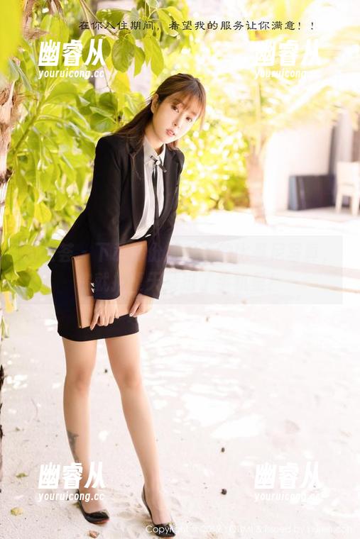 尤蜜荟 - 下载那份周思乔的比基尼写真，你就把夏天装进了手机里！