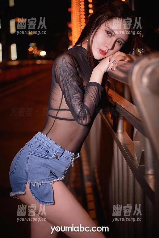 尤蜜荟 - 兔女郎写真里，安然的思绪似乎在飘