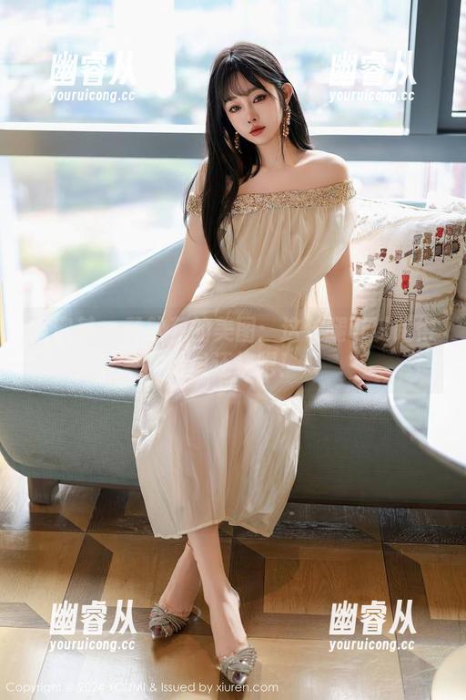 尤蜜荟 - 黄歆苑的美图：这长腿可以跑得比风还快吧！