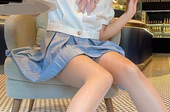 微密圈 – 张思允的写真时间：体操服里的不经意美，那种随性的优雅…