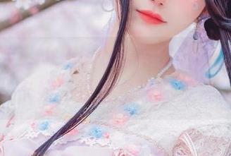 下载彩芸_Nebula的原图，光之高扬斯卡娅，反正会让你发呆