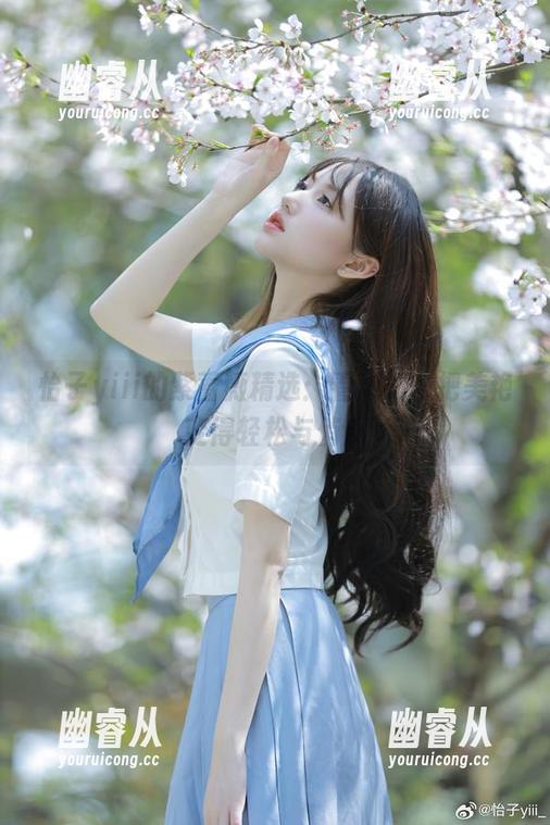 怡子yiii的紫蔷薇精选：看她如何把美艳变得轻松与俏皮