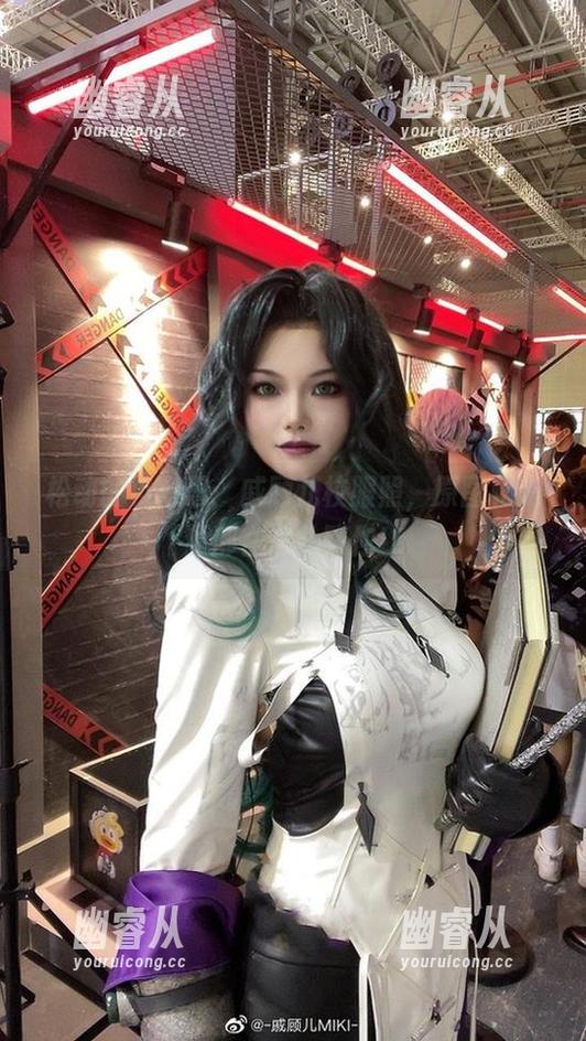 松动的小心思：戚顾儿校服照，原图和资源都在这儿等你！