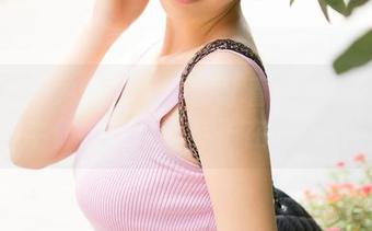 推女神 – 为什么大家都盯着谭晓彤和她的牛仔裤？难道裤子在说话？