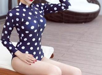 推女神 – 职业装在线，黄歆苑chobits的奇幻制服秀，没看到就错过加班桌上美味小点！