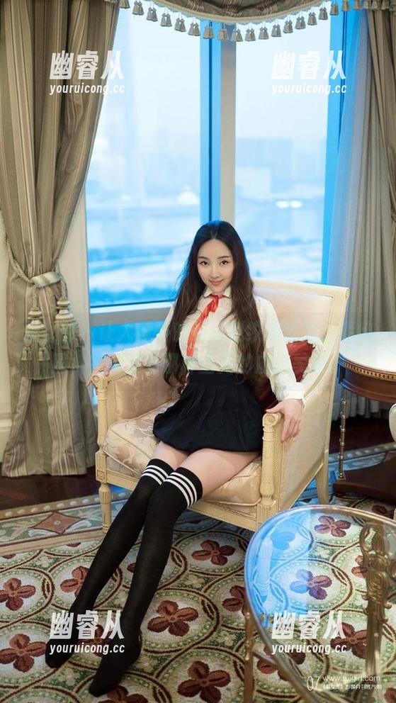 推女郎 - 让人意外的是，赵纹清还能出清纯照，完全没有那种圣光的虚幻美图。