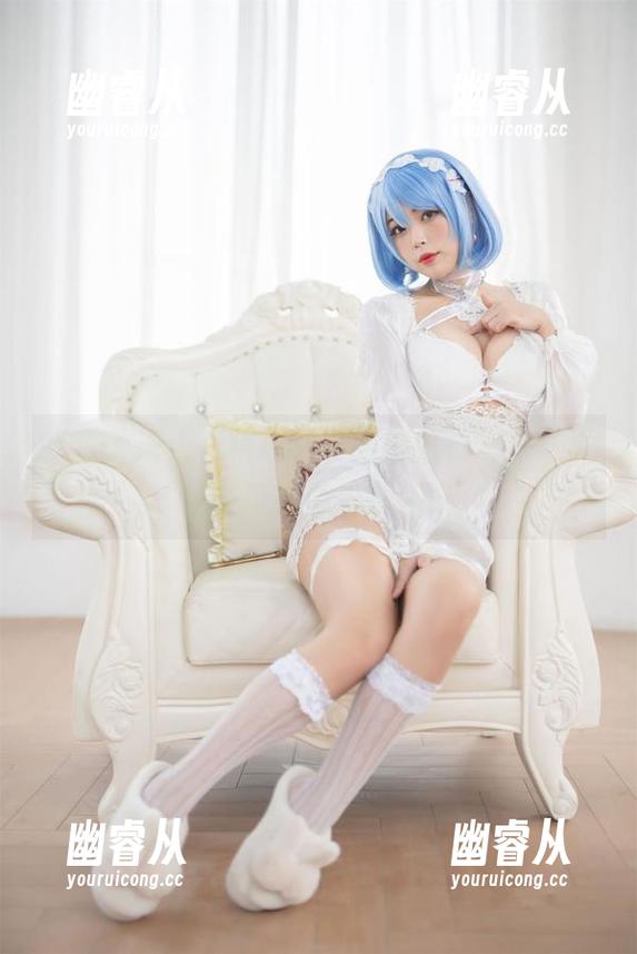 “杏子夫人”精心制作的豹纹护士，写真细节可否诉说一切？