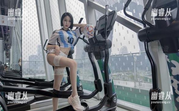 微密圈 - 精选套图，果儿Victoria是怎样穿上这超短裤的？哪位设计师一定很懂她！