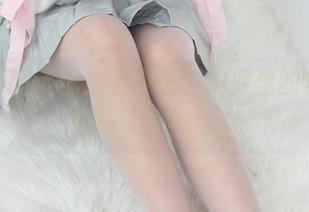 森萝财团带你穿越操场，图库里的白丝总是让人心神荡漾