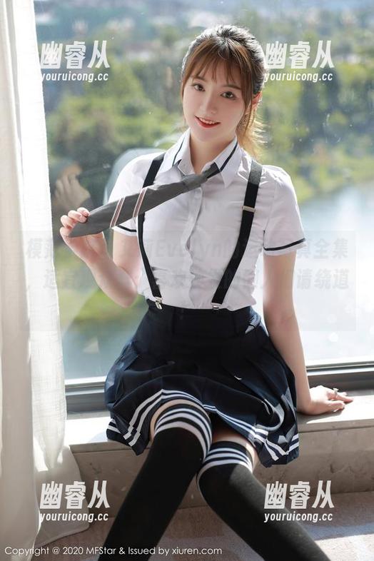 模范学院 - 艾莉Evelyn的运动写真全集，适宜观众群：喜欢沙发的懒人们请绕道！