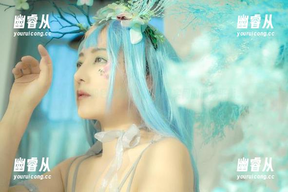 樱晚gigi的粉色美图，私拍与现实间的微妙平衡。