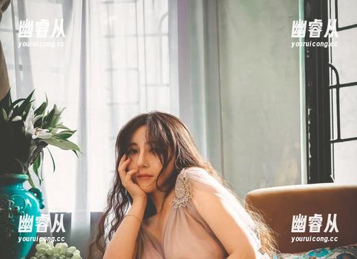 别以为豹纹只能下猛料，樱晚gigi在她的套图合集里轻轻松松就能做到别有用心。