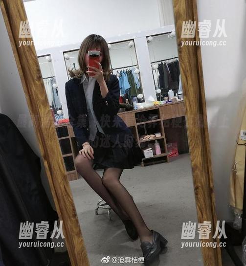 最高清的合集，快来看沧霁桔梗在微博上的迷人时刻。