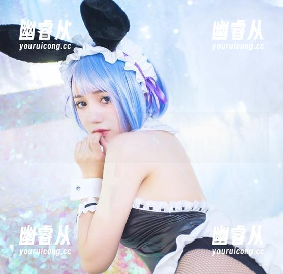 打卡洛丽塔大哥的私房瑜伽图集——这些动作让我脑补了一场骨折现场！