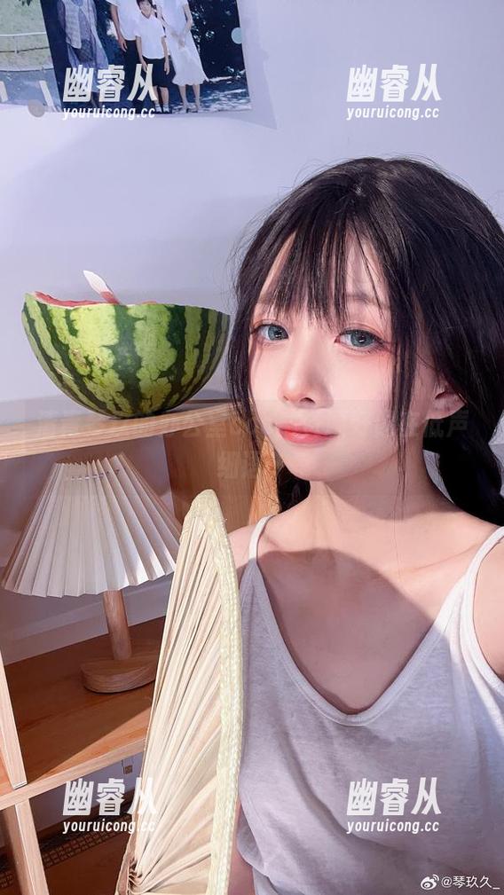清青琴玖的办公室cos，资源好像在低声细语…