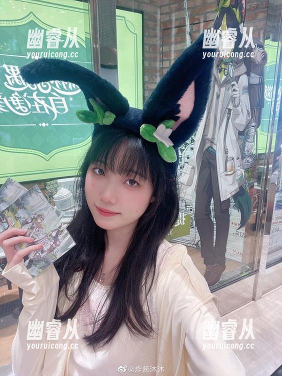 职业装在炸酱沐沐身上？合集和更新一起来，真不知道哪一套让人更想疯狂点进去。