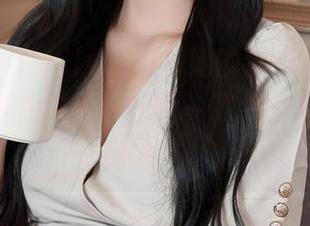 秀人网 – Emily尹菲与她的连衣裙，原图总是让人想多看，再再一次探讨这个作品究竟讲了个啥
