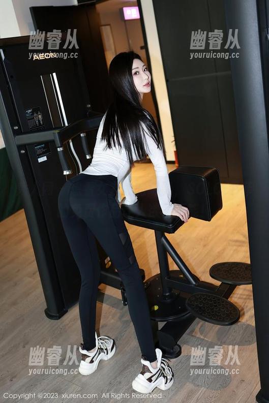 秀人网 - 想看女友般的阴影，SOLO-尹菲的免费作品让人欲罢不能！