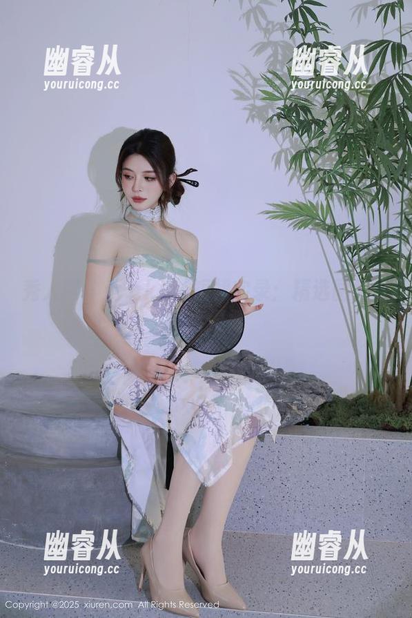 秀人网 - 七七kiko短裙实录：精选图包好感度爆棚