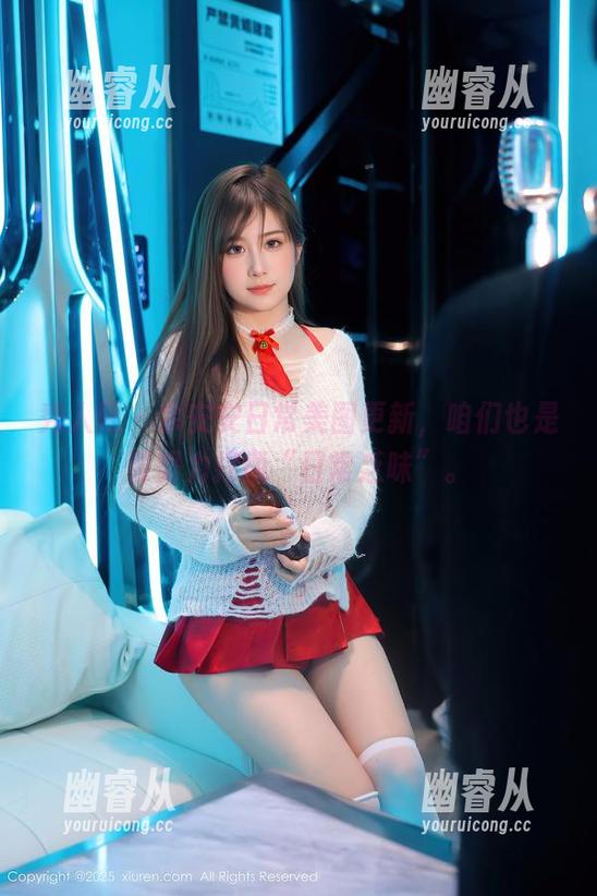 秀人网 - 余安安日常美图更新，咱们也是要努力摆脱“日常乏味”。