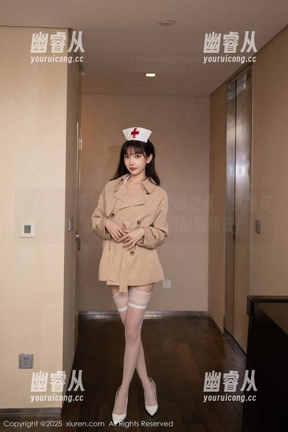 秀人网 - 养乐多Doll的圣诞之夜：原图与图包，都带有个性戳戳的现场感！