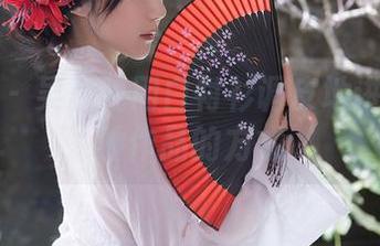 秀人网 – 吴思晚用白衬衫调皮地讲述了一种作品的方式