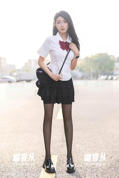 秀人网 - 在奈奈Fox的浴室：每一张照片都像是洗过的梦想。