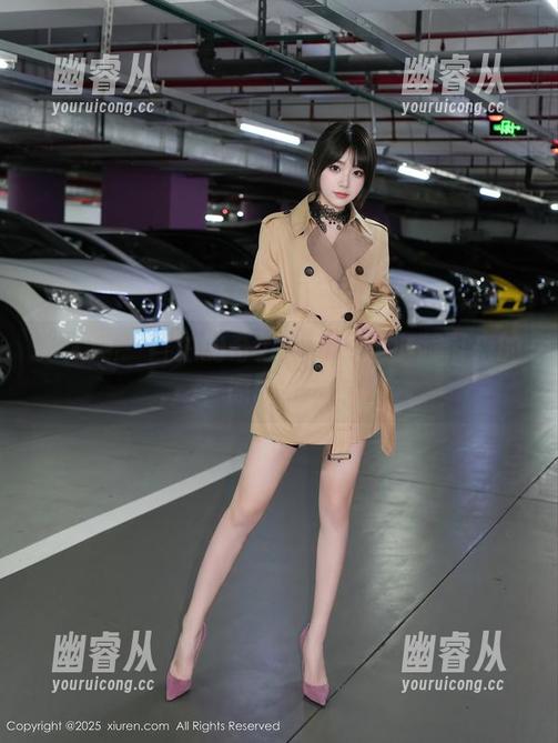 秀人网 - 自拍的奇妙之旅：鹿小茜带来的原图精选