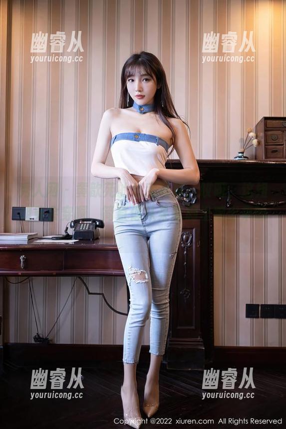 秀人网 - 黄歆苑的私房写真，哎呀，这姐姐真会穿啊，简直像从某部剧里蹦出来的！