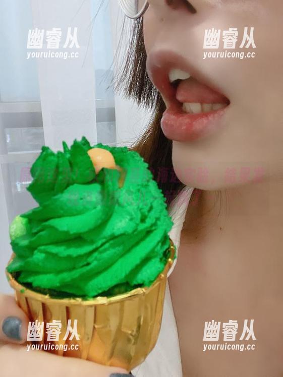 原图这里！秋和柯基的海边实验，结果发现资源跟风儿一起飘了～