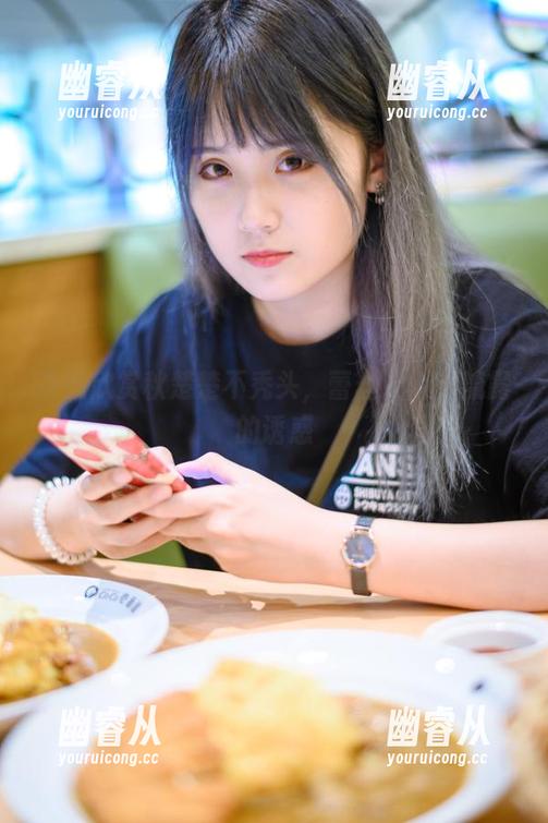 在线欣赏秋楚楚不秃头，蕾丝上悄悄流露的诱惑