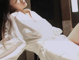 微密圈 – 在线图集：天使羊小雪juvia，一脚踩云彩的绝妙姿势，真让人嫉妒！