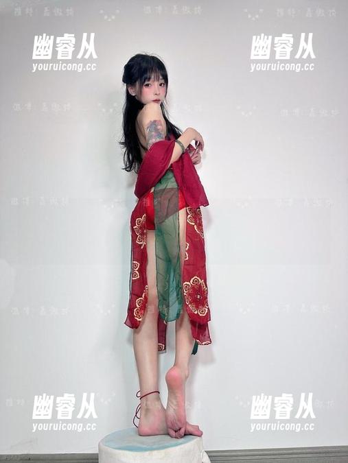 微密圈 - 在连体衣里找灵感，聂傲娇的写真图册真让人眼前一亮