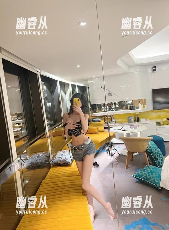 微密圈 - 我在葛征的天使原图里找到了意外的惊喜，好奇吗？