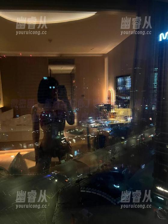 微密圈 - 詹詹与红色丁字裤合集，难以置信，裤子比我想象的要华丽。
