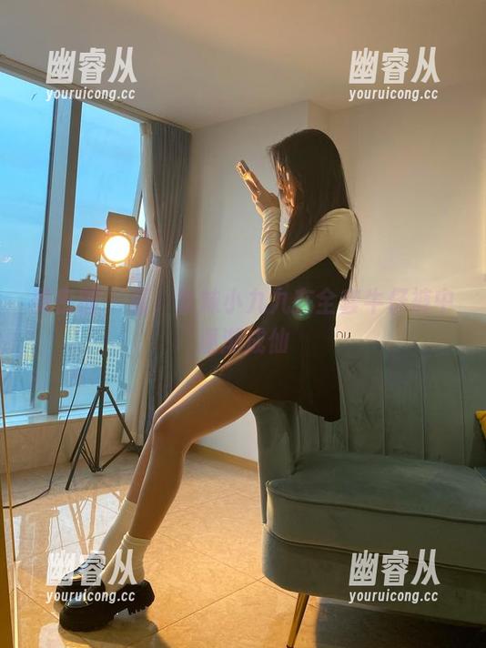 微密圈 - 看，软妹小九九在全套牛仔裤中逐渐成仙