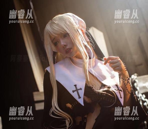 阿寨寨ninja的礼服快闪：你能算出她穿了几套吗？