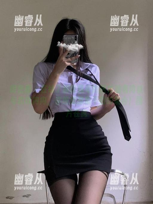 微密圈 - 在线了解陈佩奇的连体油亮肉丝与豹纹内内，你绝对想象不到的组合！图片在此