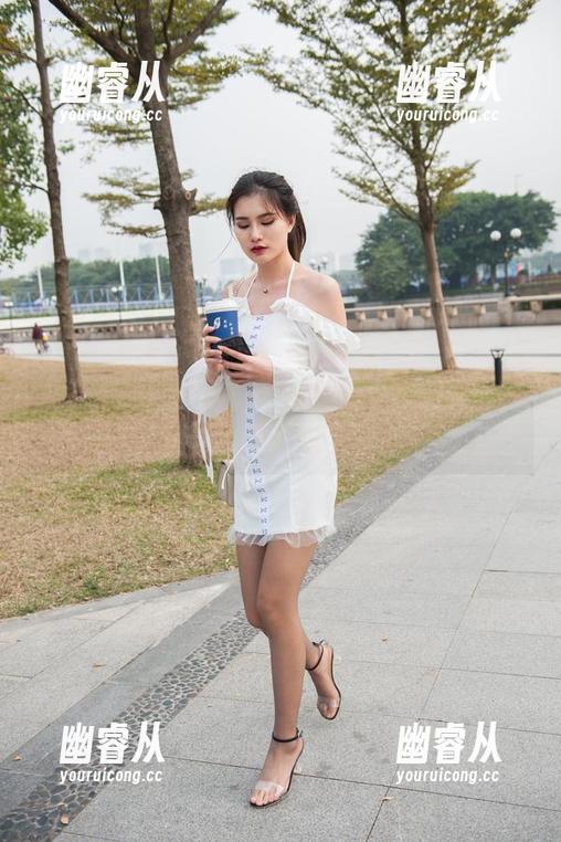 魔镜街拍：淡黄色连衣裙的全套原图，能让你每天都想上街！